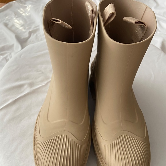 Chloe Raina beige rubber rain boots, round tow, pull tabs, Women size 40 - Picture 12 of 15